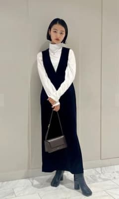 CABaN ソフトべロア Vネックスリーブレスワンピースのサムネイル