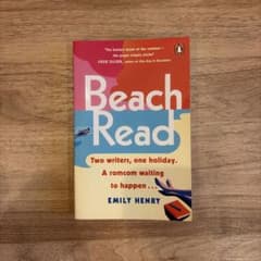 Beach Read Emily Henry 洋書のサムネイル