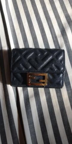 Fendi 黒 レザー 三つ折り財布 キルティングのサムネイル