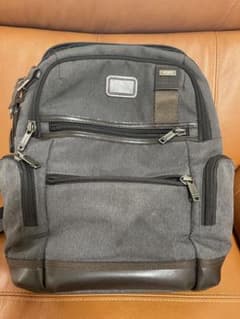 TUMI グレー ビジネスリュックバッグ 中型のサムネイル