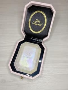 Too Faced ダイヤモンドライト マルチユース ハイライターのサムネイル