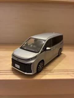 トヨタ ヴォクシー カラーサンプル非売品 - メルカリ