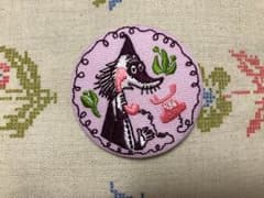 フィリフヨンカ バッジ 刺繍 ムーミン ミイ ブローチのサムネイル