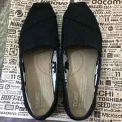 TOMS スリッポン  22.5 W5 黒のサムネイル