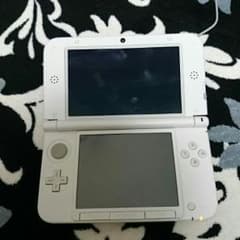 3DS LL 白 + ドラゴンクエストVIIIのサムネイル