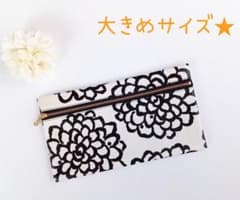＊大きめサイズ＊ポケット付き型崩れしにくいマスクポーチ　ダリア柄のサムネイル