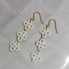 ハンドメイドピアス　タティングレースのサムネイル