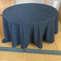ネイビー花柄テーブルクロスのサムネイル