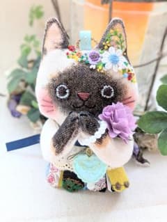 ハンドメイド・お祈り猫チャー厶ストラップ(182) ✤ミナペルホネン
