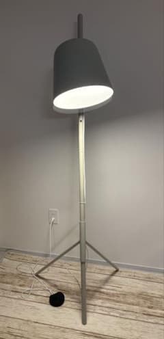 BoConcept フロアランプ Outrigger 北欧デザイン 三脚スタンド s*4様 BoConcept フロアランプ Outrigger 北欧デザイン 三 - メルカリ