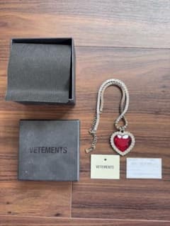 Vetements クリスタルハートネックレス ペンダント - メルカリ