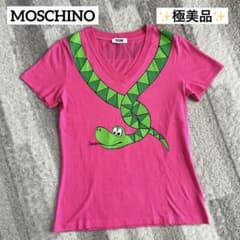 【極美品】MOSCHINO Vネック Tシャツ スネーク ヘビ ピンク 極美品】MOSCHINO Vネック Tシャツ スネーク ヘビ ピンク - メルカリ