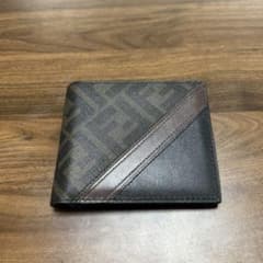 FENDI二つ折り財布のサムネイル
