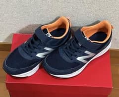 美品 New Balance キッズ スニーカー 22.5cmのサムネイル