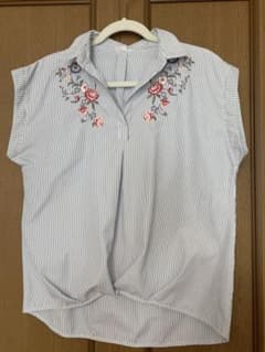 ストライプ 花柄刺繍 半袖ブラウスのサムネイル