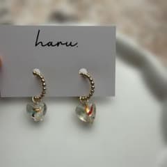ハンドメイド ハートビーズ イヤリングのサムネイル