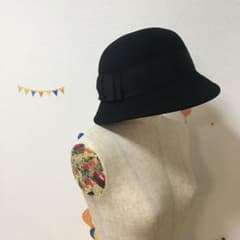 黒のフェルトクロッシュ帽のサムネイル