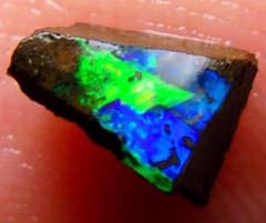 S*s様 0.50 cts 天然 ボルダーオパール 原石 未研磨 鉱物標本のサムネイル