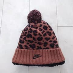NIKE ニット帽 ビーニー レオパード柄 ポンポン付きのサムネイル