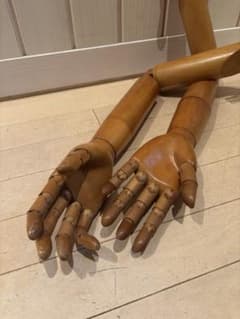 【美品】ステンレストルソー　布製ベージュ　土台付き 男性 ・木目調可動腕付 Sサイズ 紳士綿麻張りニュー・スレンダートルソー 撮影用 木製首 店舗用品