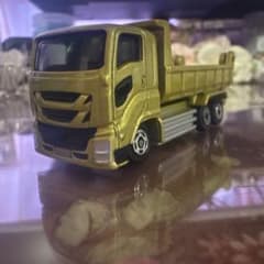 トミカ トラック　ダンプカー ゴールド ミニカー101ISUZU GIGAのサムネイル