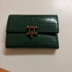 CHARLES&KEITH チャールズアンドキース　二つ折り財布　グリーンのサムネイル
