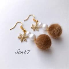 【大人気♡】雪だるまのゆらゆらピアス イヤリング ブラウンのサムネイル