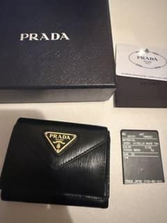 あ*ー様 美品/付属品付 プラダ 三つ折り財布 トライアングルロゴ ヴィッテロムのサムネイル