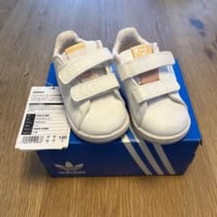 adidasアディダス　スタンスミス　ベビーシューズ　ファーストシューズ12cmのサムネイル