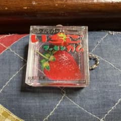 いちご アクリルキーホルダーのサムネイル