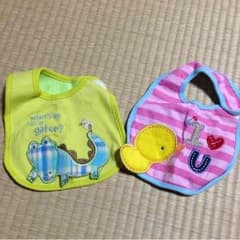 こんげろ様専用☆気持ち値下げしました。スタイ2枚組のサムネイル