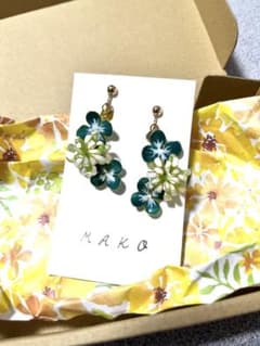 シロツメクサとクローバーのピアス/イヤリングのサムネイル