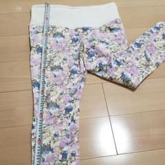 ゼブラさん専用　　マタニティーパンツ花柄のサムネイル