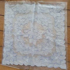 値下げ　スワトウ手刺繍ハンカチ　ブルー花柄　新品未使用のサムネイル