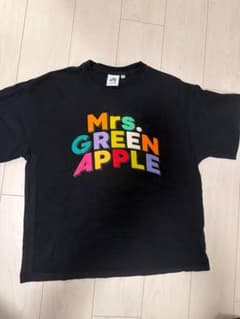 シ*迎様 Mrs. GREEN APPLE Tシャツ ブラックのサムネイル