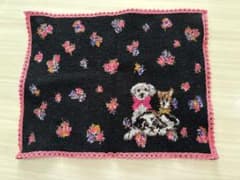 R*⑅様 ワンコ柄刺繍 花柄ハンカチ　シェニール織のサムネイル