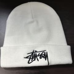 STUSSYニット帽のサムネイル