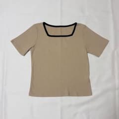 GU リブ 半袖 カットソー スクエアネック ベージュ Lサイズのサムネイル
