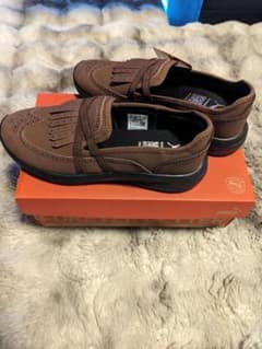 PUMA フリンジデザイン スニーカー ブラウンのサムネイル