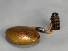 UJ285S40 日本美術 金蒔絵貝形印籠 内梨地 時代香木根付 獅子印 古物