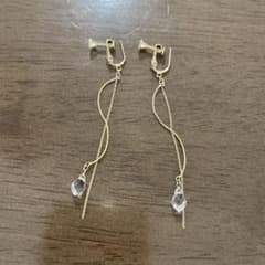揺れるツイストイヤリングのサムネイル