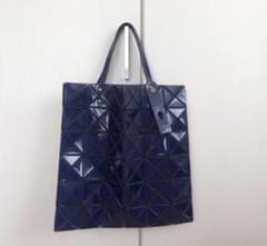 最終値下げ‼︎美品BAOBAO トートバッグISSEY MIYAKE ネイビーのサムネイル