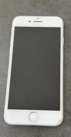 Apple iPhone8 シルバー 本体 ヒビ割れあり - メルカリ