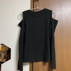 イング⭐︎肩出しニットのサムネイル