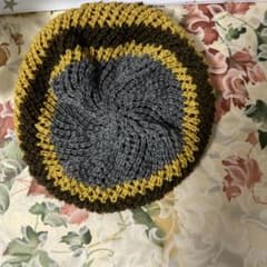 ハンドメイド 手編みニット帽子のサムネイル