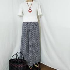 浴衣リメイク　ワイドパンツ　ハンドメイド　幾何学模様　紺色　コーマ糸のサムネイル
