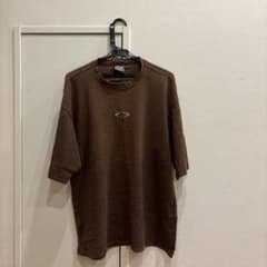 OAKLEY オークリー Tシャツ ブラウンのサムネイル