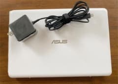 美品★ASUS EeeBook X205TA-B-WHITEのサムネイル
