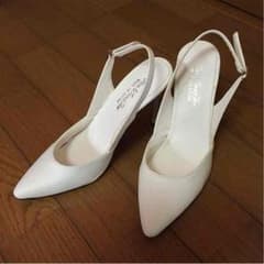 あくびちゃん様 GWセール☆美品♡ホワイトパンプスのサムネイル