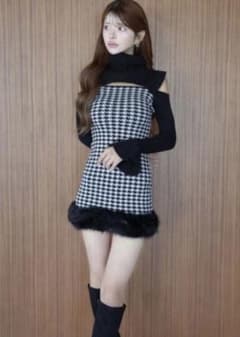 Randy 千鳥格子柄 ファー付き オフショル ニットワンピースのサムネイル